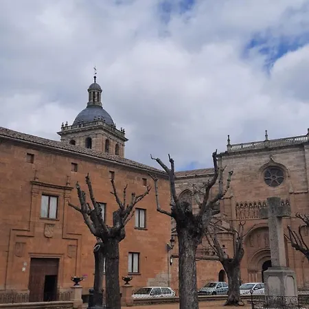 Plaza San Salvador 公寓